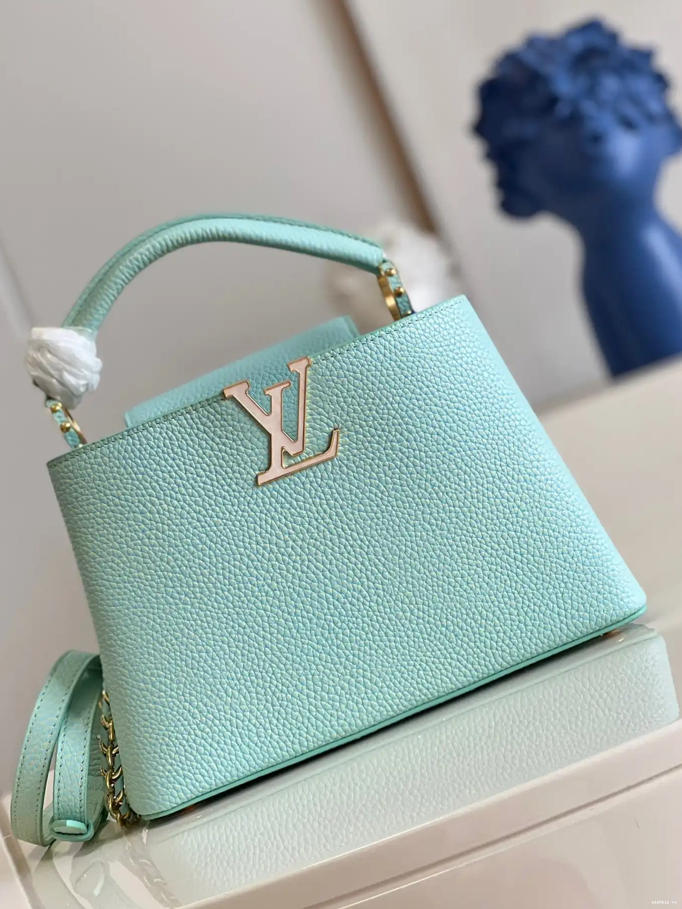 WIS BB VUITTON LOUIS CAPUCINES 0422